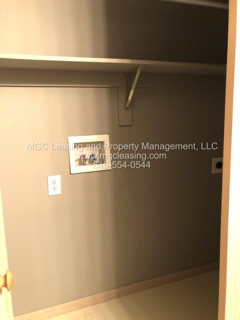 Townhouse for rent at 809-815 Garden Way, Harrisonville, MO 64701