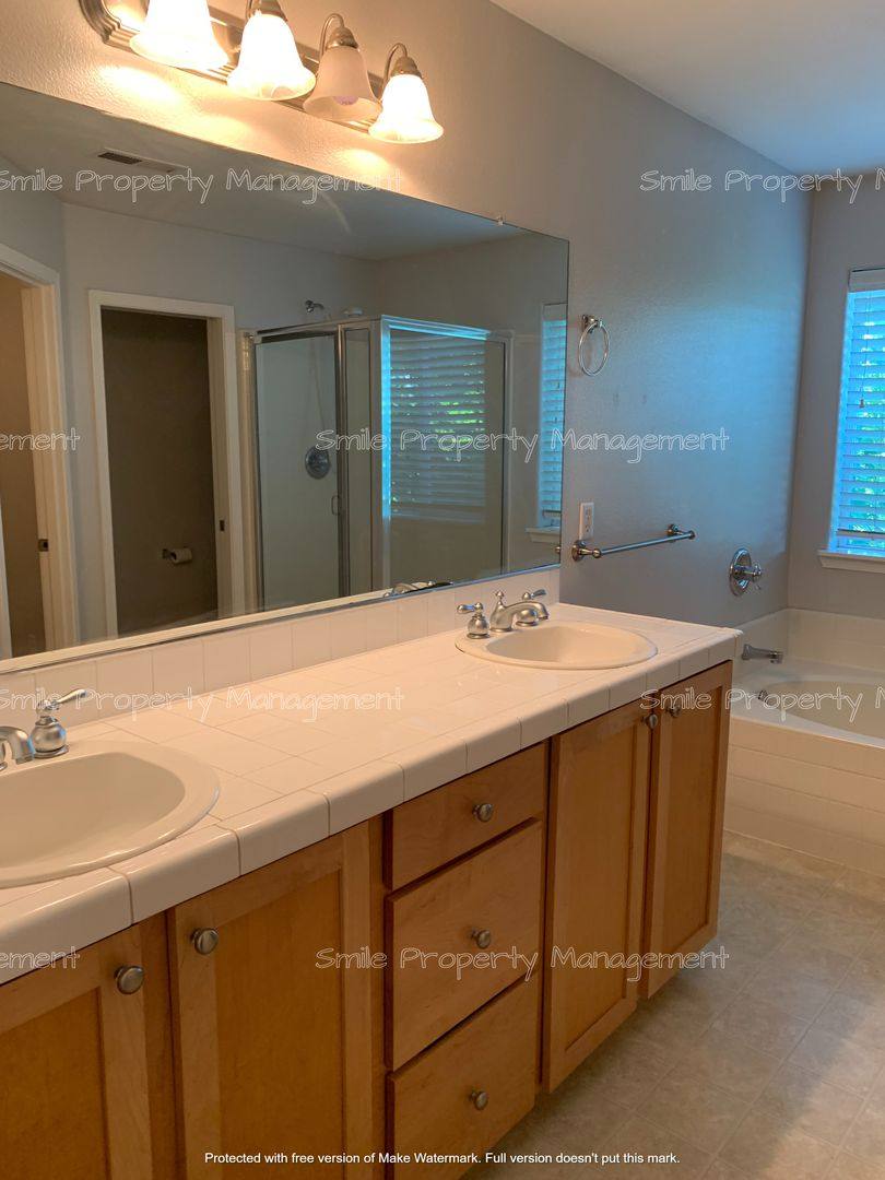 House for rent at 184 SW 105th Terrace, Portland, OR 97225