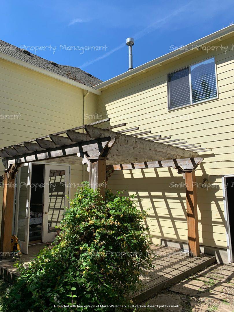 House for rent at 184 SW 105th Terrace, Portland, OR 97225