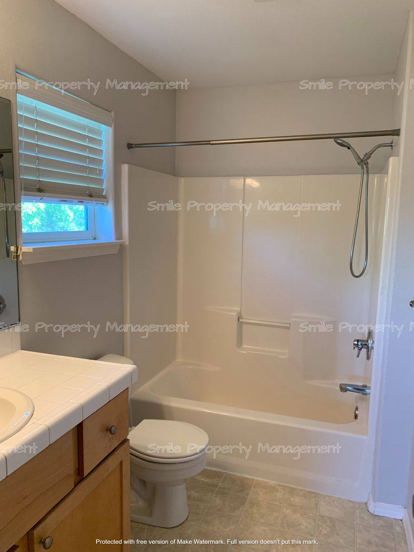 House for rent at 184 SW 105th Terrace, Portland, OR 97225
