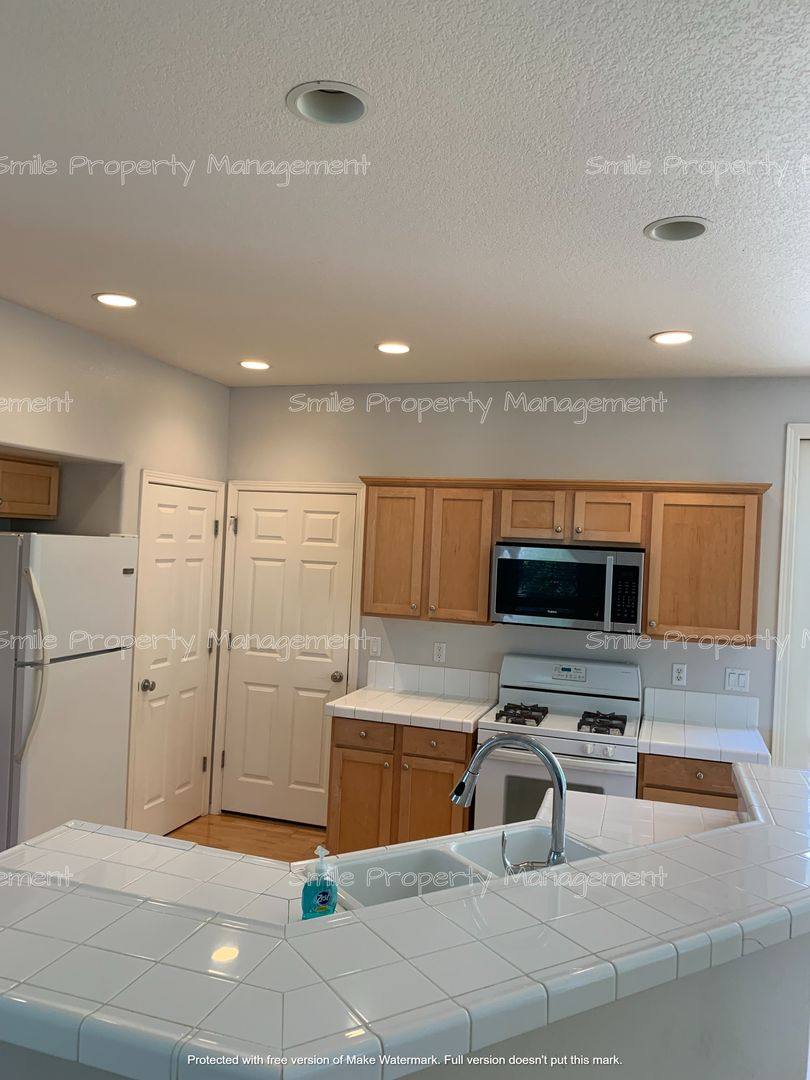 House for rent at 184 SW 105th Terrace, Portland, OR 97225