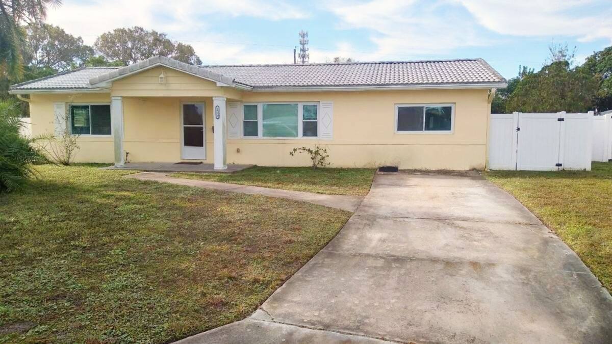 House for rent at 1770 63rd Ave N, Saint Petersburg, FL 33702