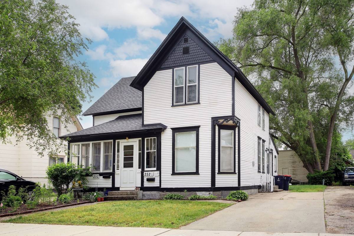 Apartment for rent at 252 W 10th St, Holland, MI 49423