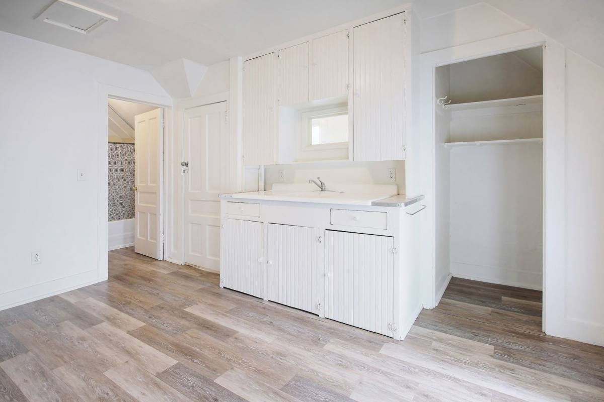 Apartment for rent at 252 W 10th St, Holland, MI 49423