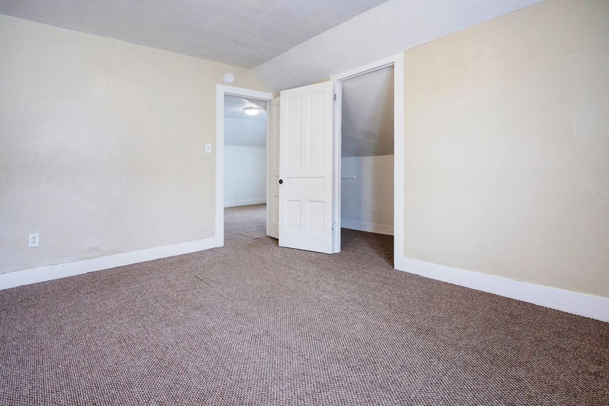 Apartment for rent at 252 W 10th St, Holland, MI 49423