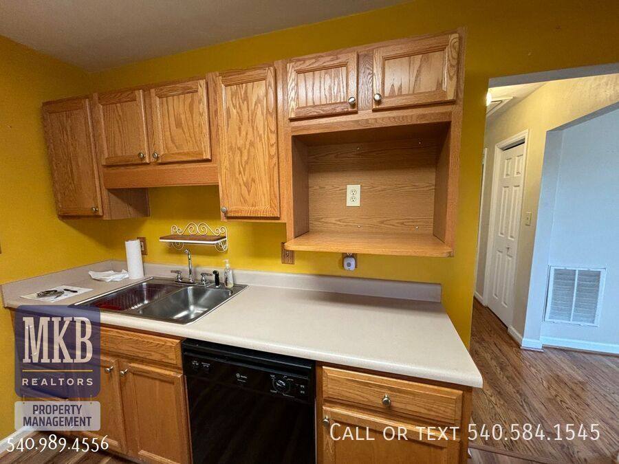 House for rent at 1712 Wayne St NE, Roanoke, VA 24012