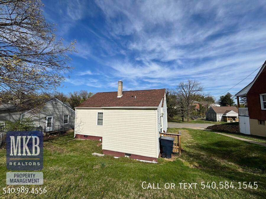 House for rent at 1712 Wayne St NE, Roanoke, VA 24012