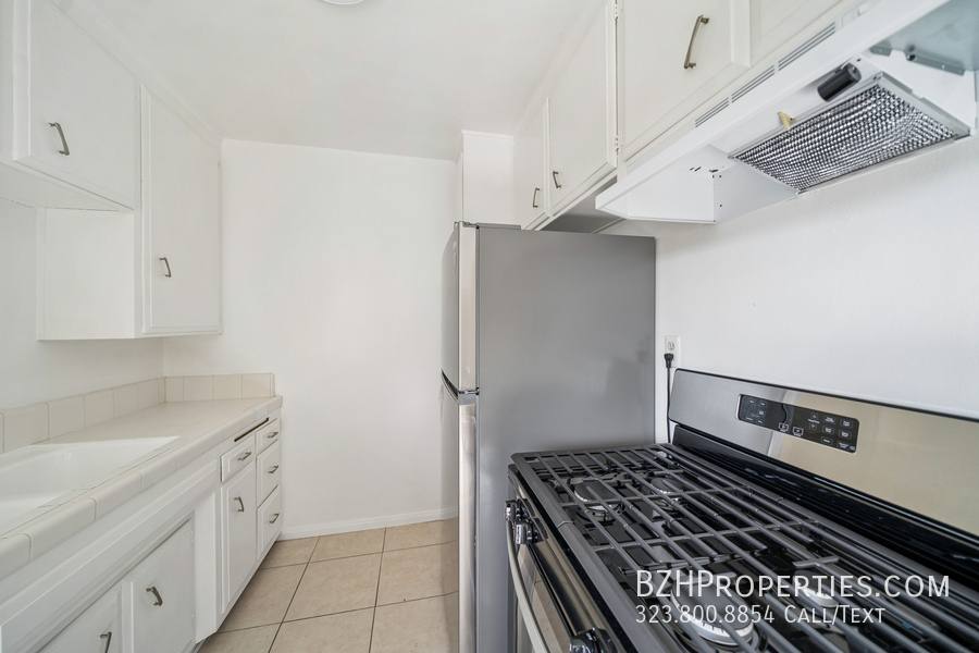 Apartment for rent at 2038 S Holt Ave #16C, Los Angeles, CA 90034