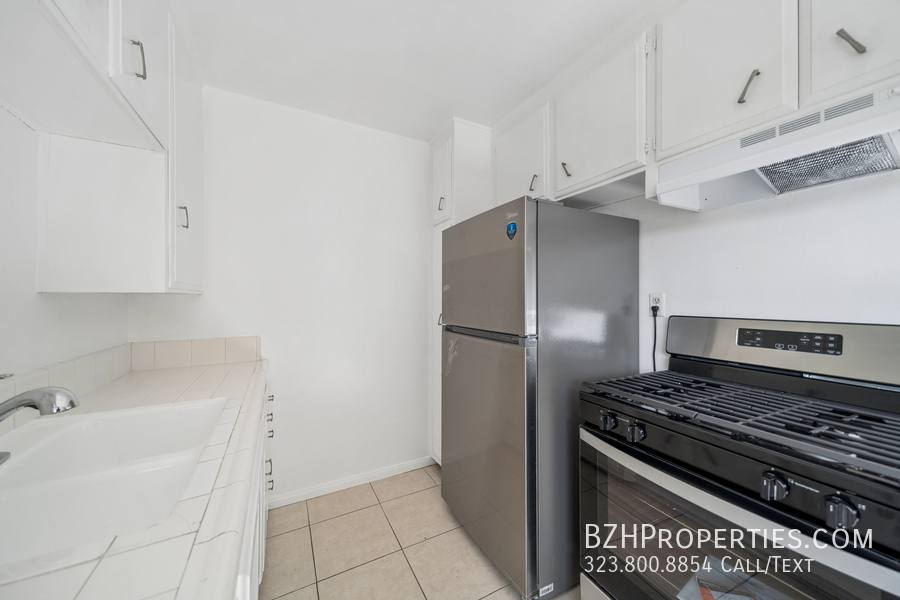 Apartment for rent at 2038 S Holt Ave #16C, Los Angeles, CA 90034
