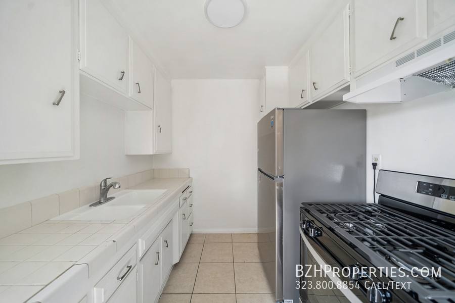 Apartment for rent at 2038 S Holt Ave #16C, Los Angeles, CA 90034