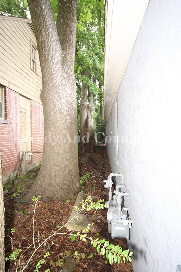 Townhouse for rent at 848 Biggs St, Memphis, TN 38108
