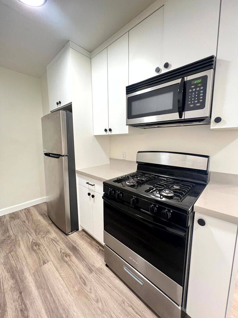 Apartment for rent at 2408 Ocean Park Blvd, Santa Monica, CA 90405