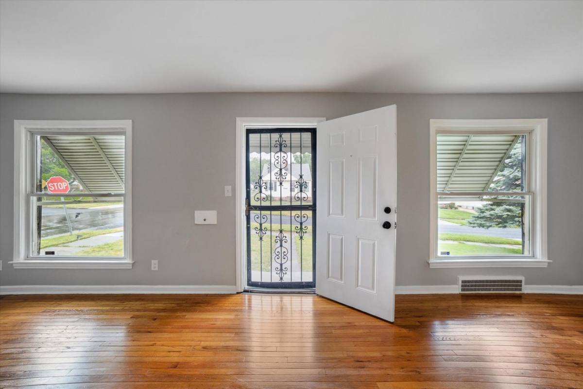 House for rent at 5145 E 114 St, Cleveland, OH 44125