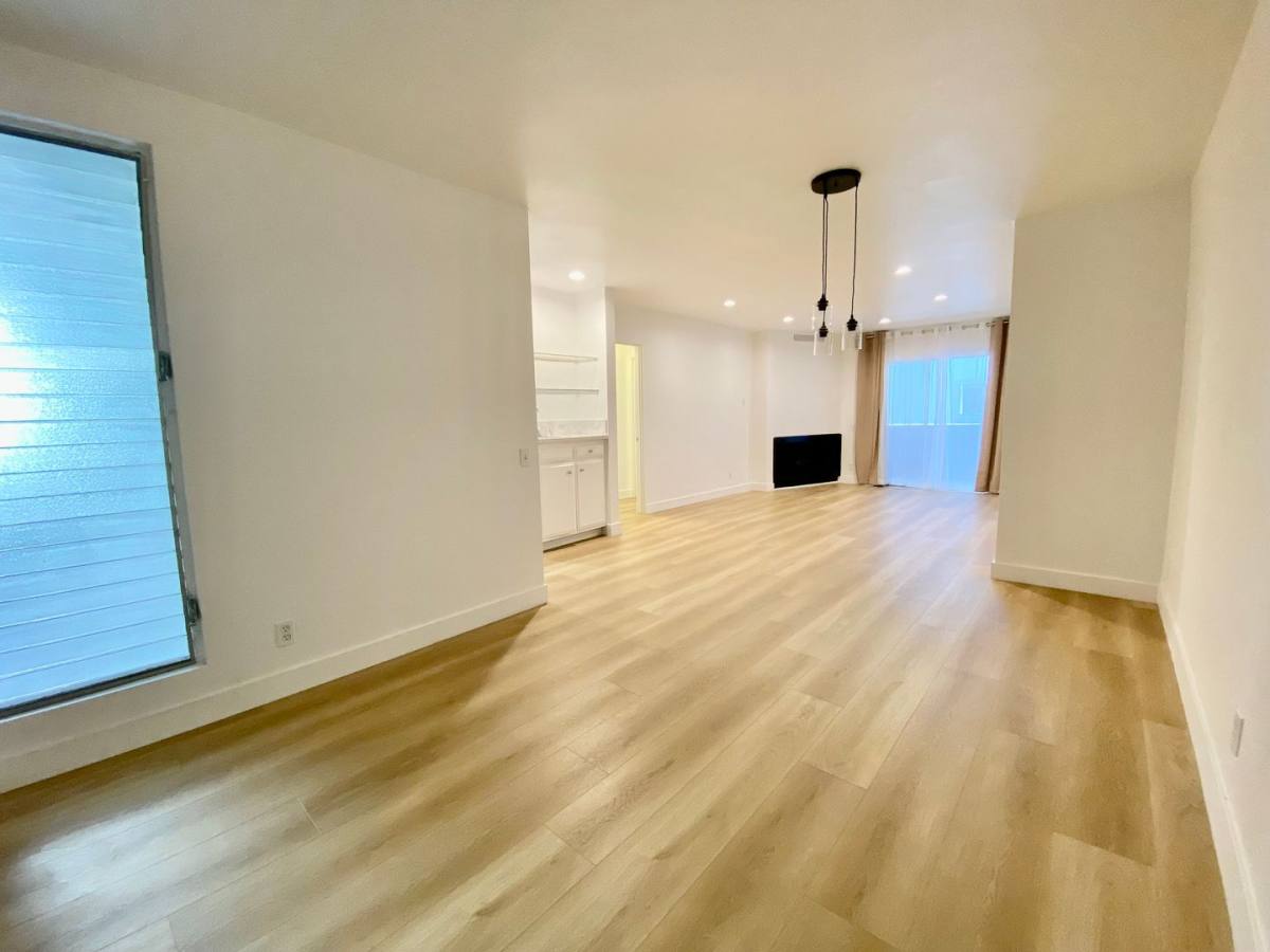 Apartment for rent at 938 4th St, Santa Monica, CA 90403