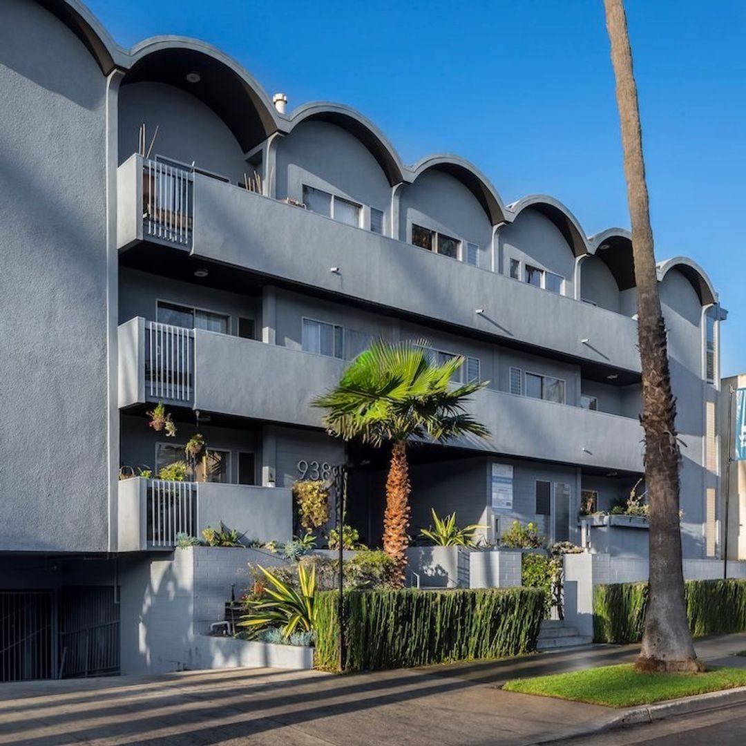 Apartment for rent at 938 4th St, Santa Monica, CA 90403