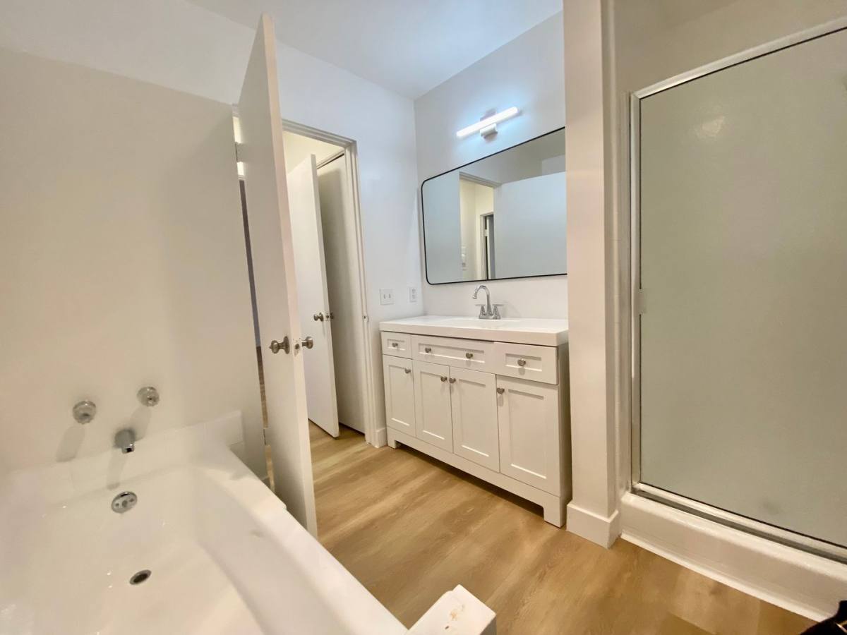 Apartment for rent at 938 4th St, Santa Monica, CA 90403