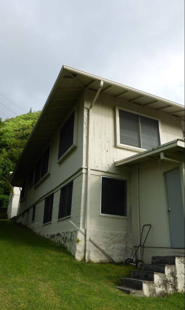 Apartment for rent at 3112 Alani Dr, Honolulu, HI 96822