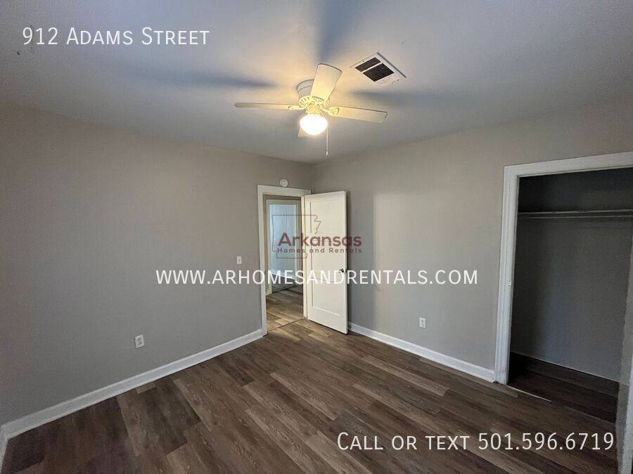 House for rent at 912 Adams St, Little Rock, AR 72204