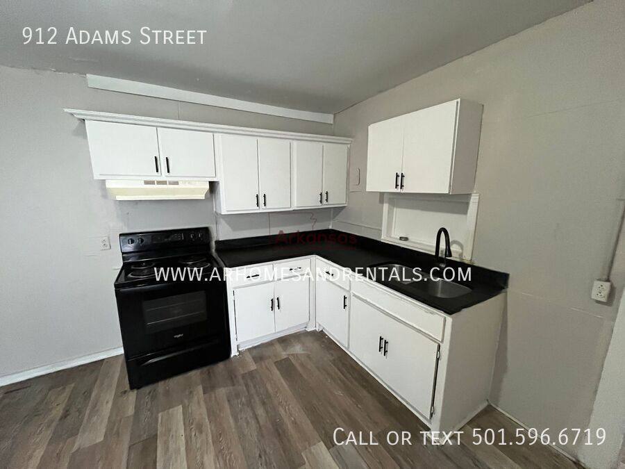 House for rent at 912 Adams St, Little Rock, AR 72204