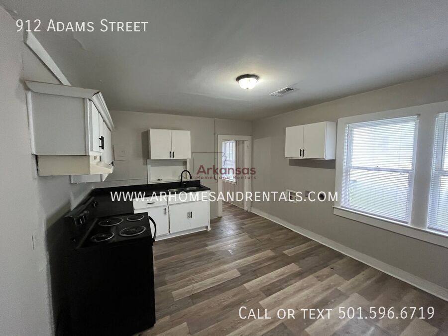House for rent at 912 Adams St, Little Rock, AR 72204