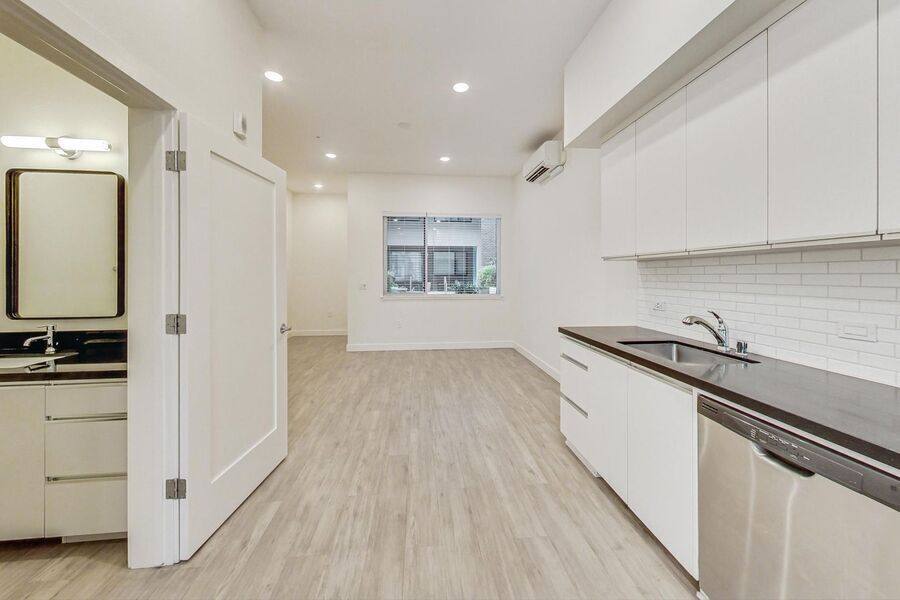 Apartment for rent at 411 29th St #107, Oakland, CA 94609