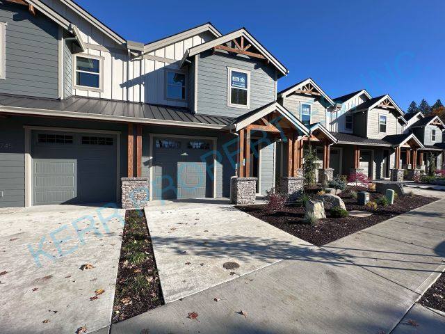 39755 Pleasant St, Sandy, OR 97055 - Townhouse for Rent