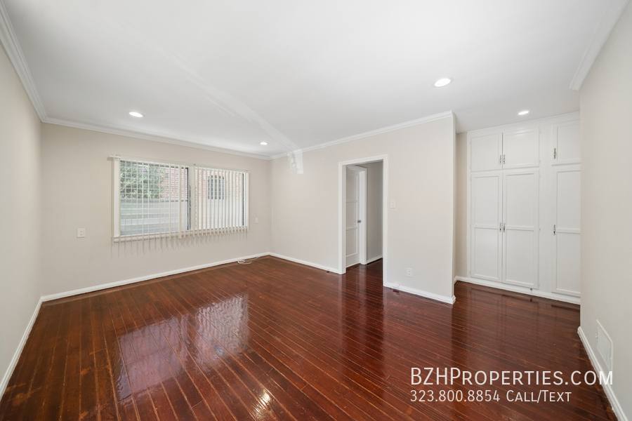 Apartment for rent at 612 S Dunsmuir Ave #1, Los Angeles, CA 90036