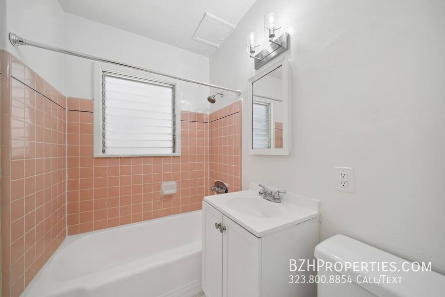 Apartment for rent at 612 S Dunsmuir Ave #1, Los Angeles, CA 90036