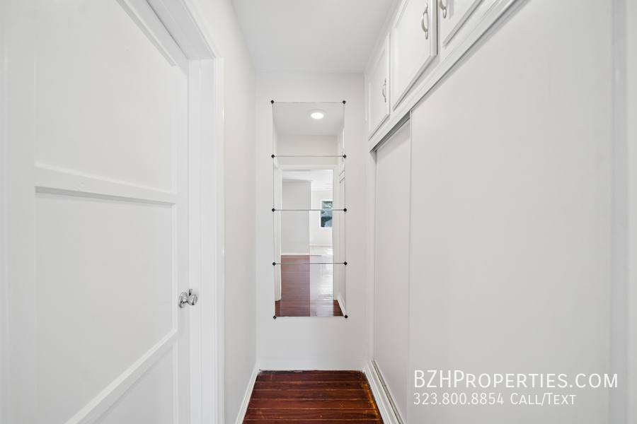 Apartment for rent at 612 S Dunsmuir Ave #1, Los Angeles, CA 90036