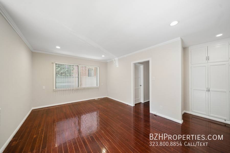 Apartment for rent at 612 S Dunsmuir Ave #1, Los Angeles, CA 90036