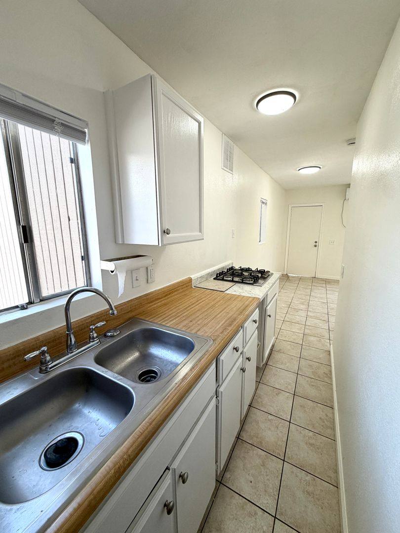 Apartment for rent at 487 E 11th St, Upland, CA 91786