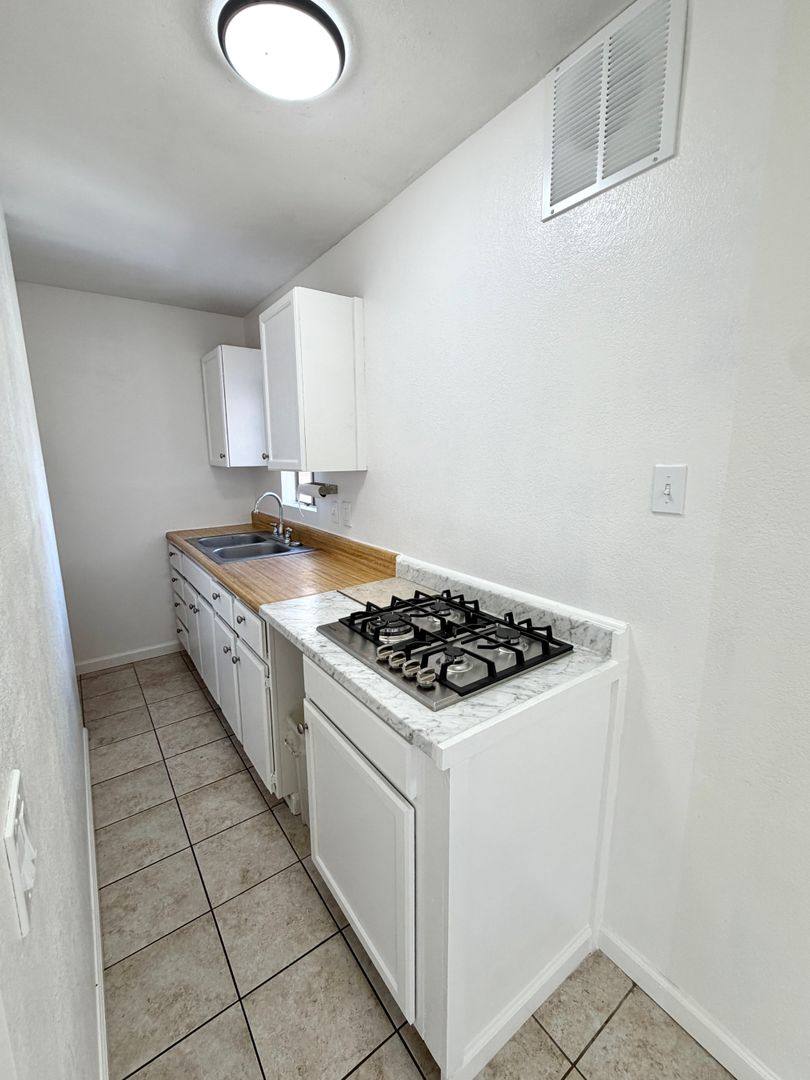 Apartment for rent at 487 E 11th St, Upland, CA 91786
