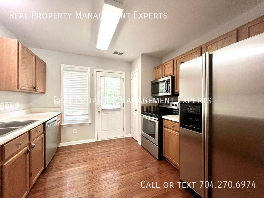 Townhouse for rent at 6522 Point Comfort Lane, Charlotte, NC 28226