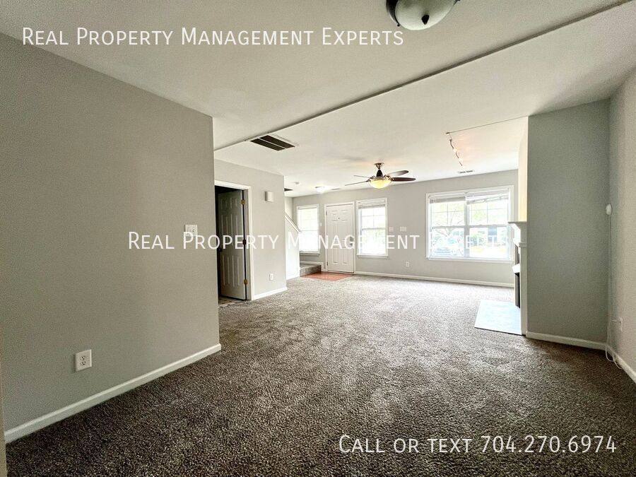 Townhouse for rent at 6522 Point Comfort Lane, Charlotte, NC 28226