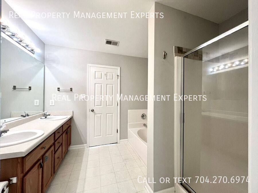 Townhouse for rent at 6522 Point Comfort Lane, Charlotte, NC 28226