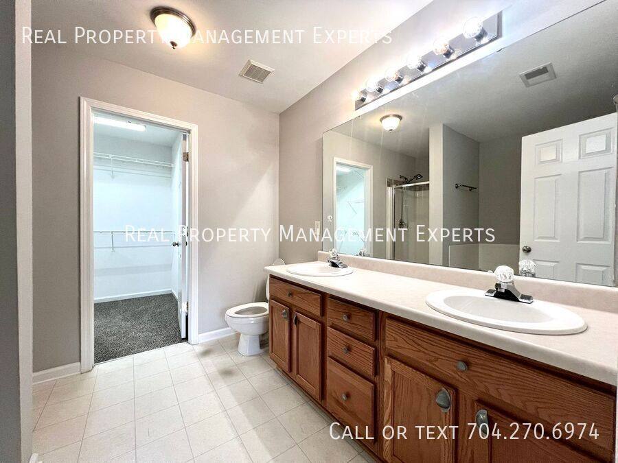 Townhouse for rent at 6522 Point Comfort Lane, Charlotte, NC 28226