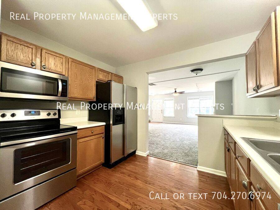 Townhouse for rent at 6522 Point Comfort Lane, Charlotte, NC 28226
