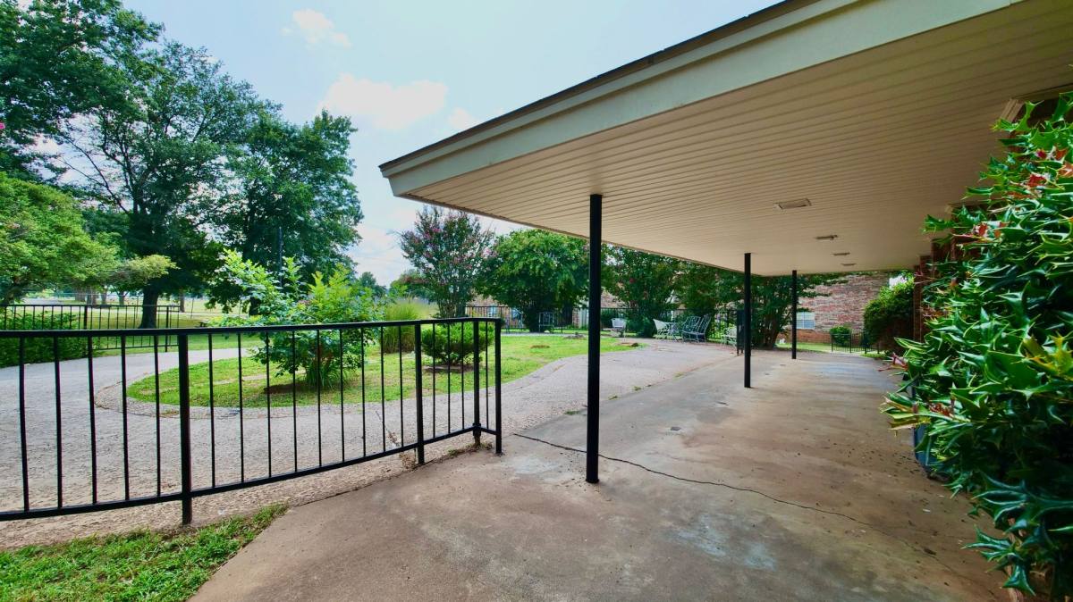 Apartment for rent at 1001 E Independence St, Shawnee, OK 74804