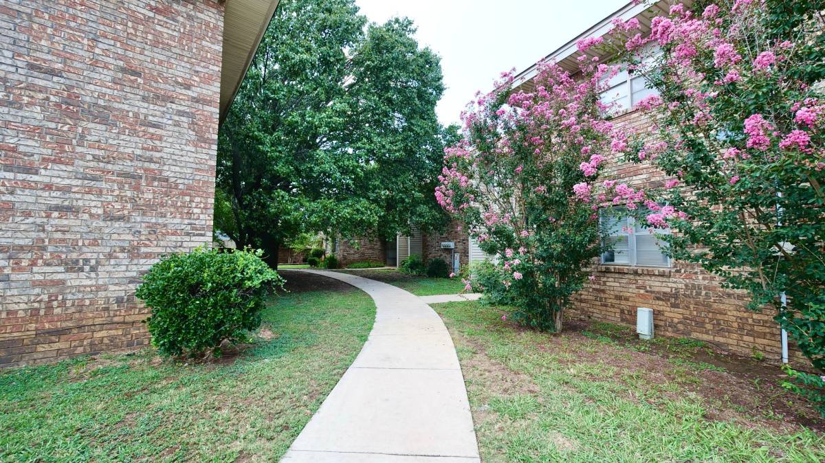 Apartment for rent at 1001 E Independence St, Shawnee, OK 74804