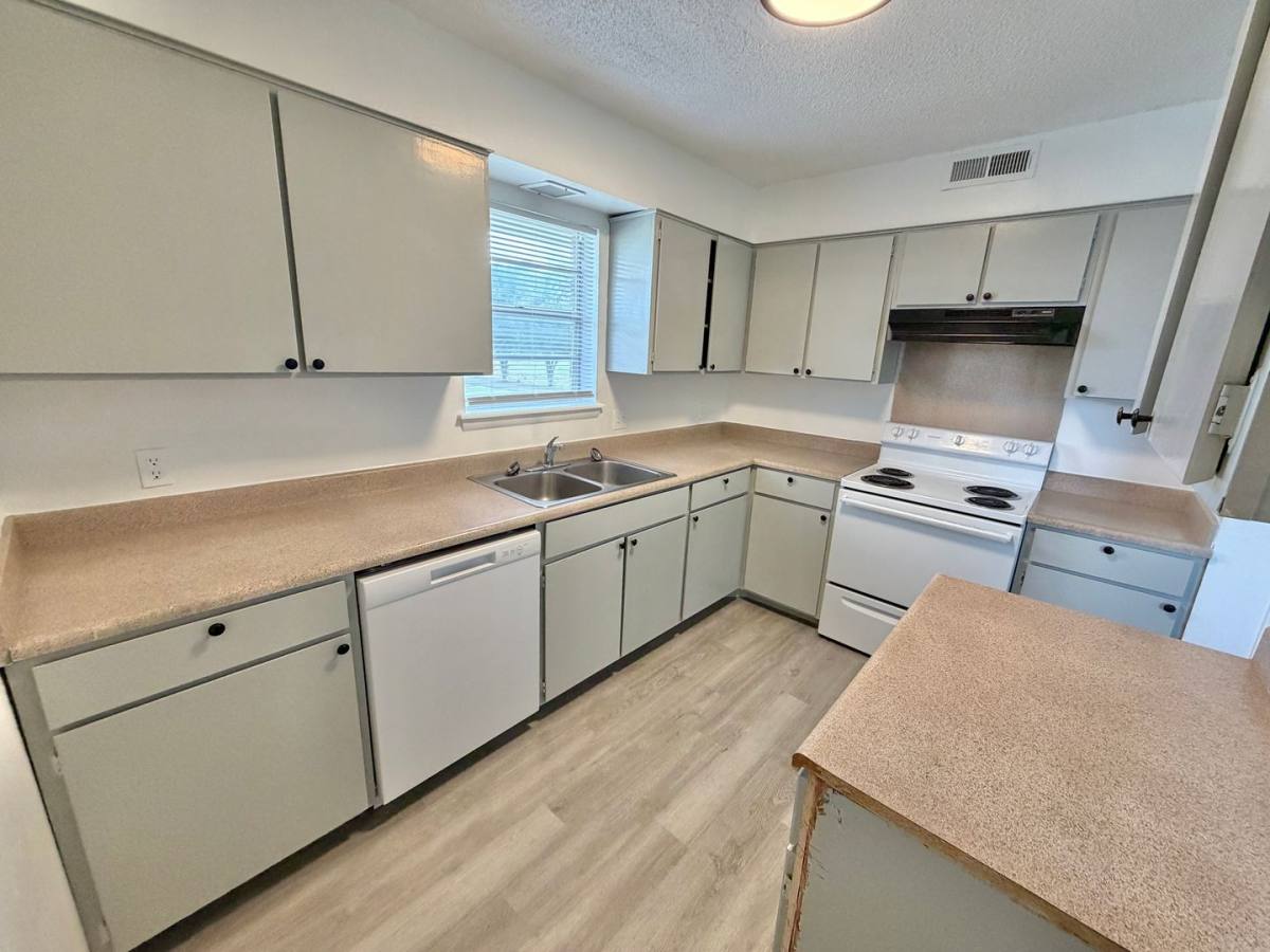 Apartment for rent at 1001 E Independence St, Shawnee, OK 74804