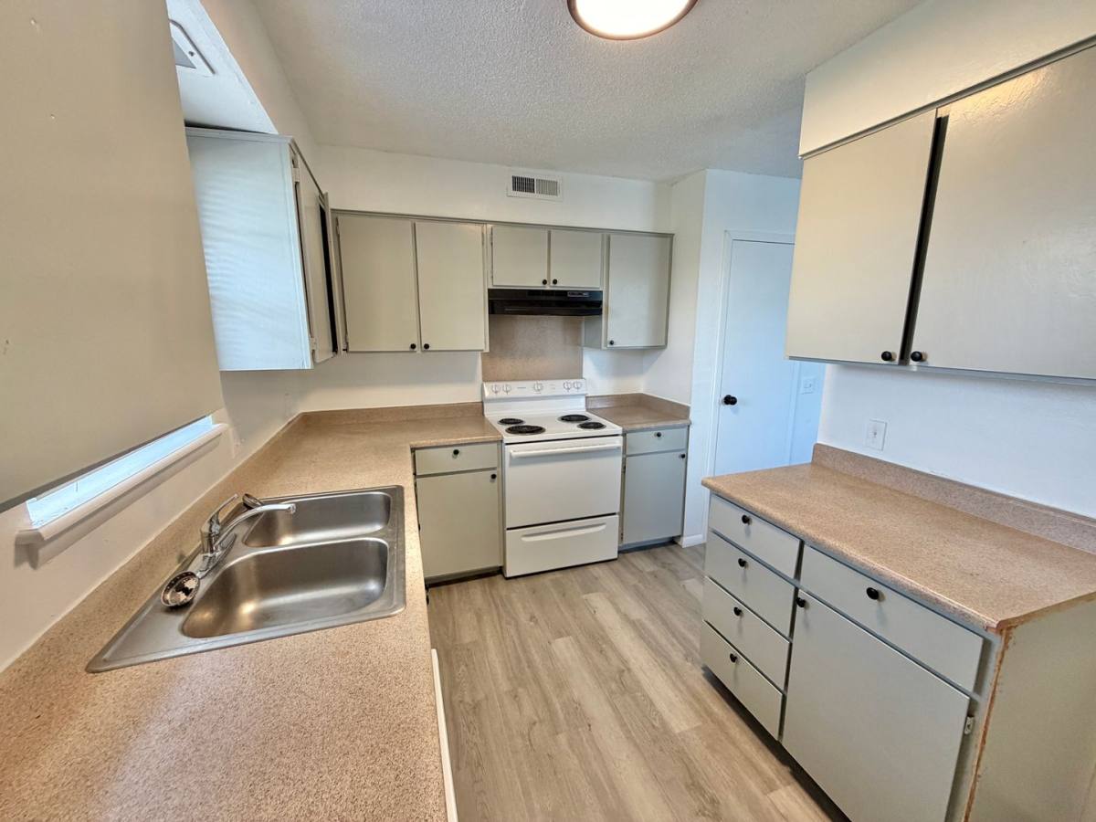 Apartment for rent at 1001 E Independence St, Shawnee, OK 74804