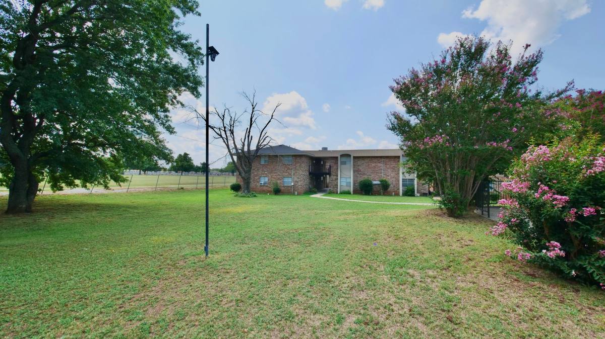 Apartment for rent at 1001 E Independence St, Shawnee, OK 74804