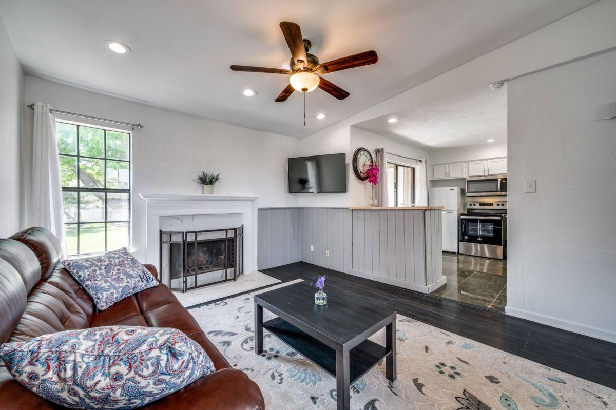 Condo for rent at 4748 Old Bent Tree Lane, Dallas, TX 75287