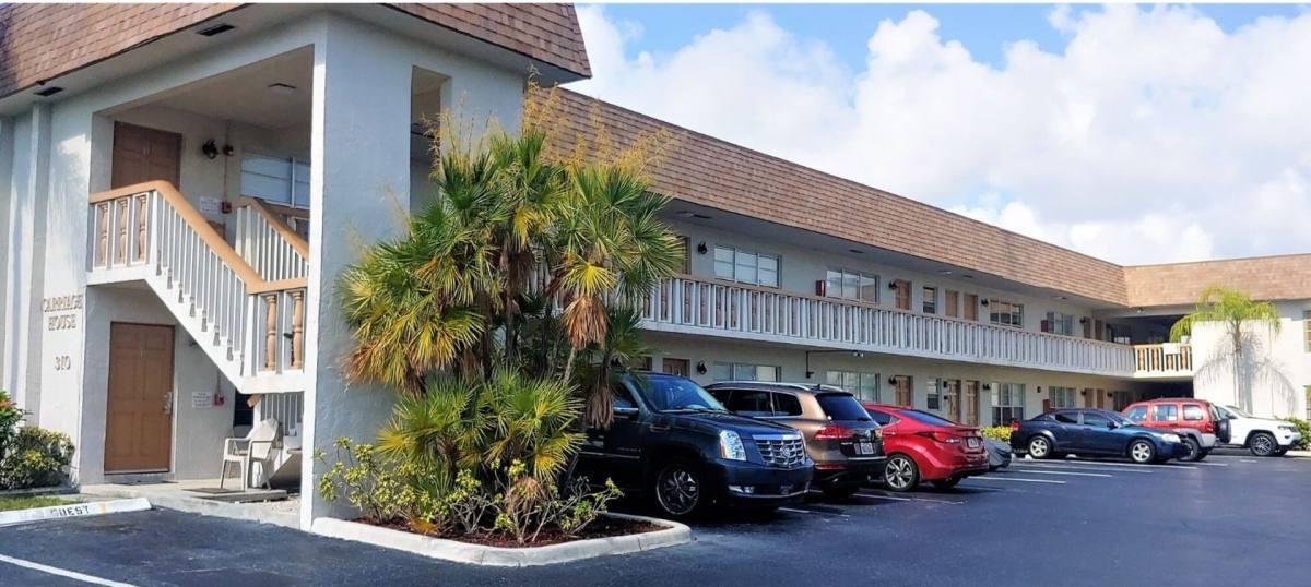 Condo for rent at 310 Lake Shore Dr, West Palm Beach, FL 33403
