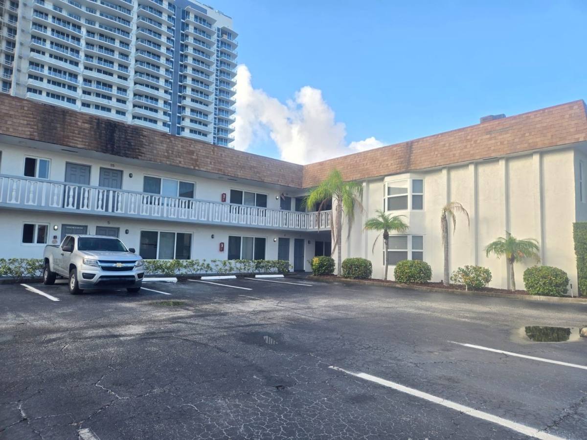 Condo for rent at 310 Lake Shore Dr, West Palm Beach, FL 33403