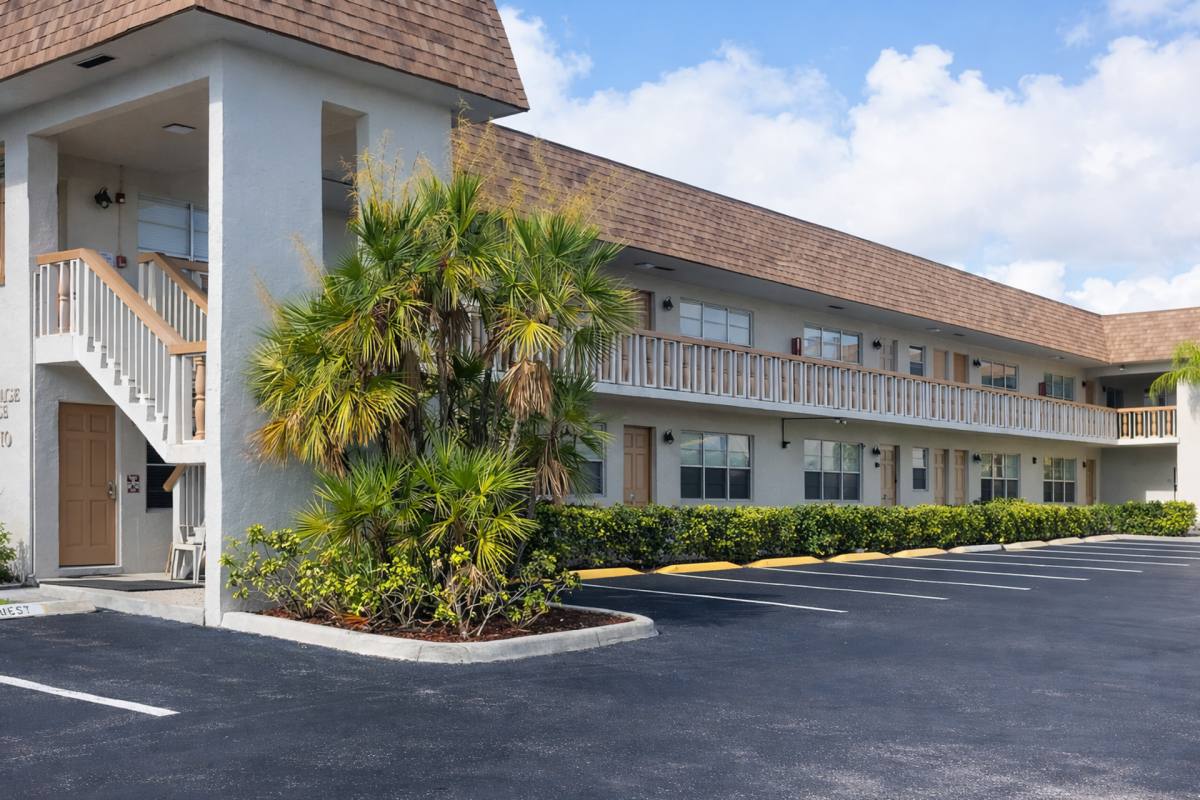 Condo for rent at 310 Lake Shore Dr, West Palm Beach, FL 33403
