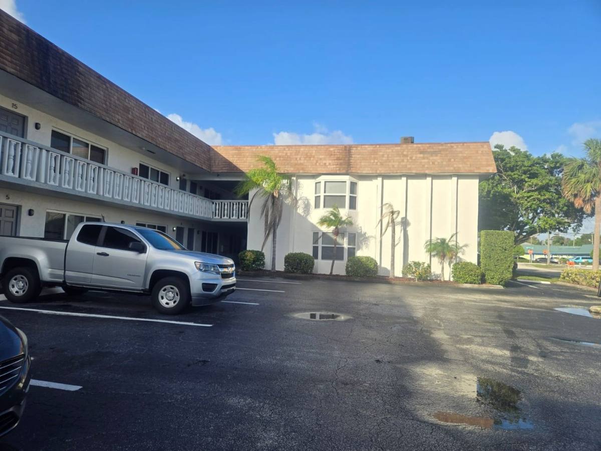 Condo for rent at 310 Lake Shore Dr, West Palm Beach, FL 33403