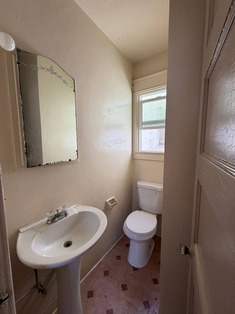 Apartment for rent at 41 S San Joaquin St, Stockton, CA 95202