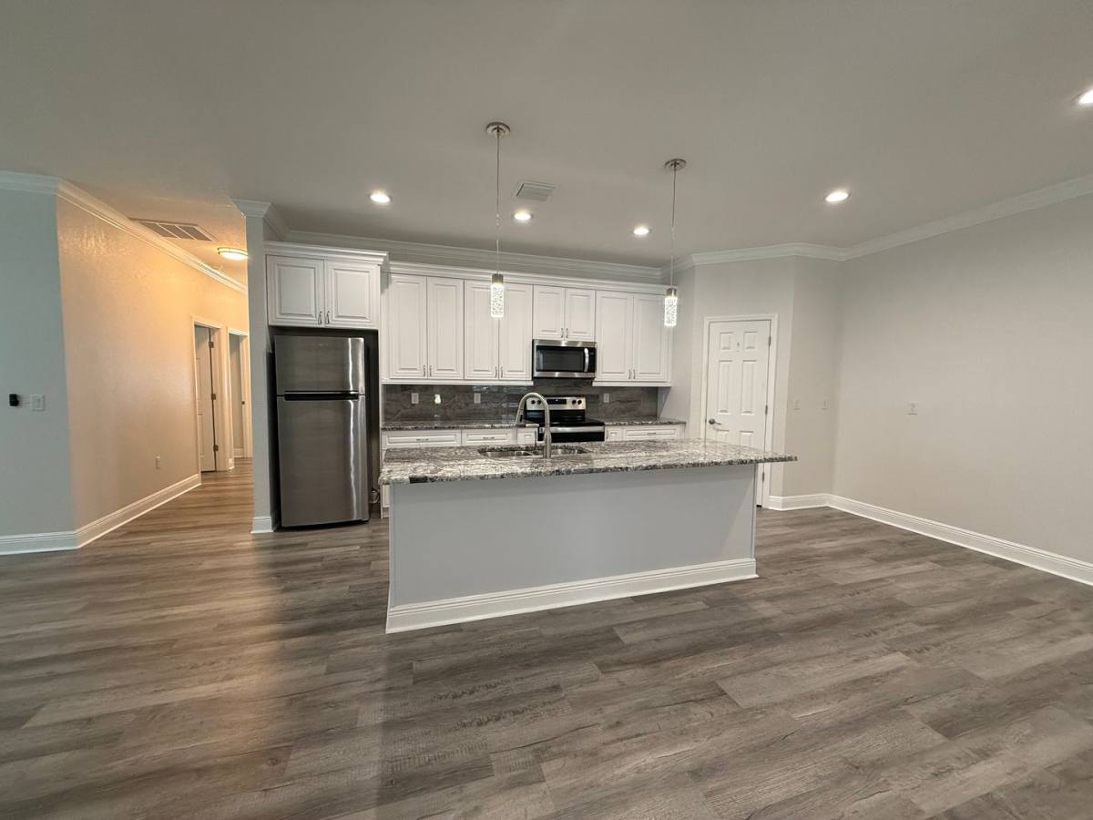 Apartment for rent at 1311 W Washington St, Plant City, FL 33563