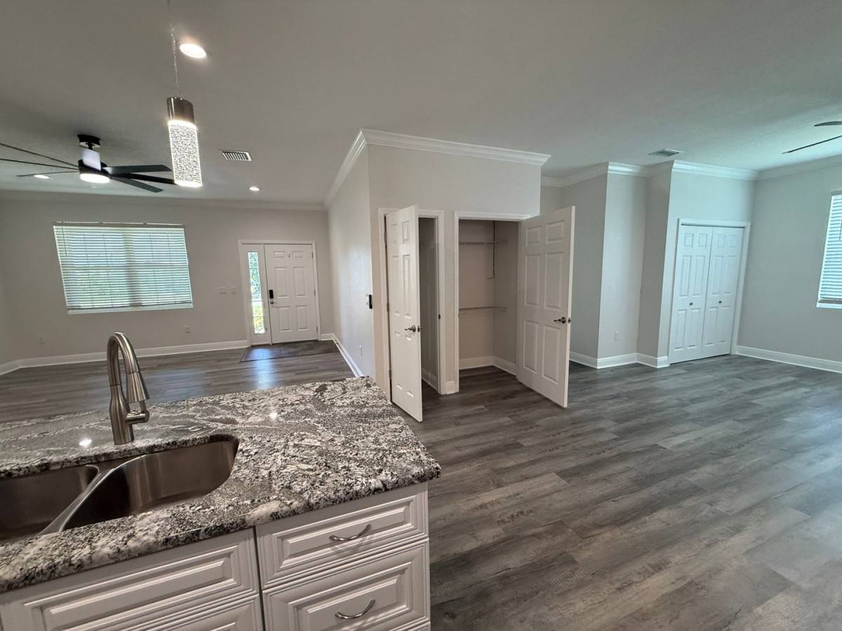 Apartment for rent at 1311 W Washington St, Plant City, FL 33563